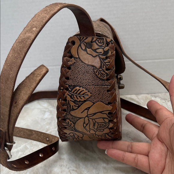 Mexican Tan Floral Tooled Leather Crossbody with Brass Clasp - Picture 13 of 14